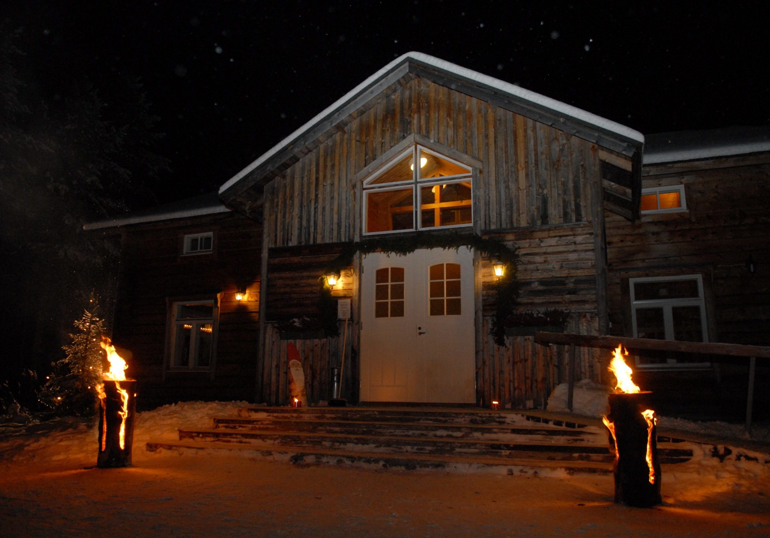 saija-lodge-in-christmastime_6175340888_o